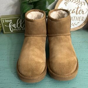 Ugg Logo Tape classic Mini Boots SZ 7